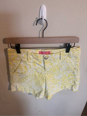 Lilly Pulitzer Yellow White Seashell Print Scallop Hem Shorts Size 2